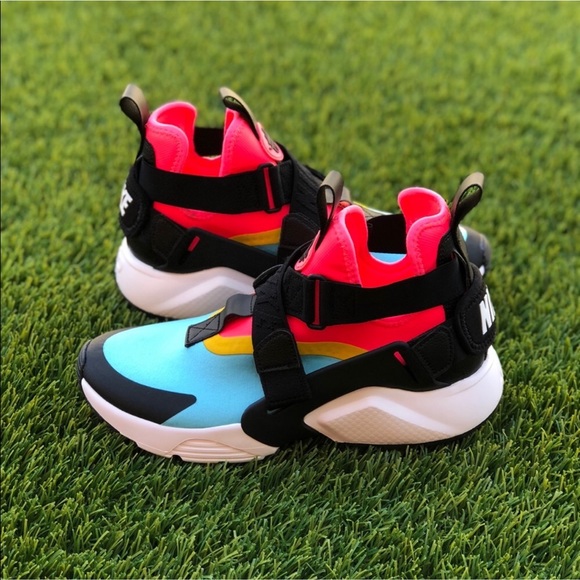 Nike Shoes - ❗️LAST OFFER❗️ Nike Air Huarache City